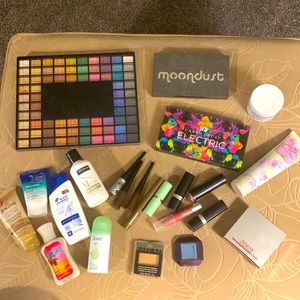 Large 23pc Lot of Used Cosmetics & MORE